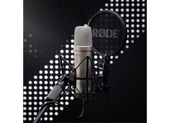 Rode NT1 5th Generation Condenser Microphone with SM6 Shockmount and Pop Filter,Silver photo 